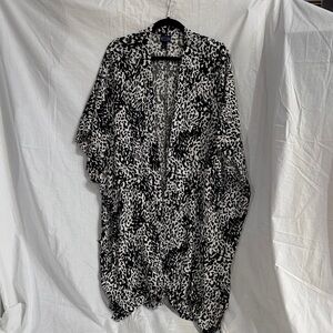 Lightweight Black & White Animal-Print Kimono Shrug